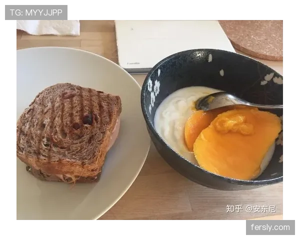 安东尼·约书亚又晒家照了——早餐摆得像颁奖礼，汤匙金边让我怀疑人生