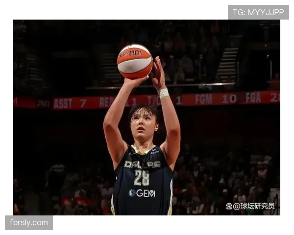 李月汝训练完直接换名牌羽绒服，这生活差距让我怀疑人生