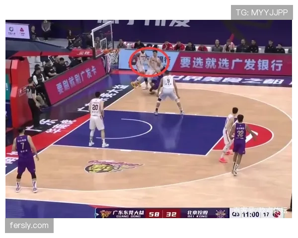 故意肘击为何常被漏判？裁判如何界定隐蔽犯规